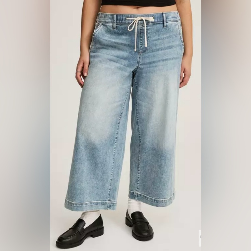 NWT Torrid Light Blue Wide-Leg Jeans